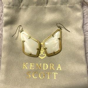 KENDRA SCOTT Alexandra Statement Earrings In Gold